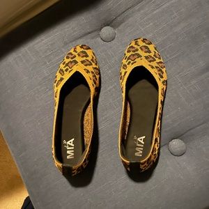 Girls size 2 Mia flats